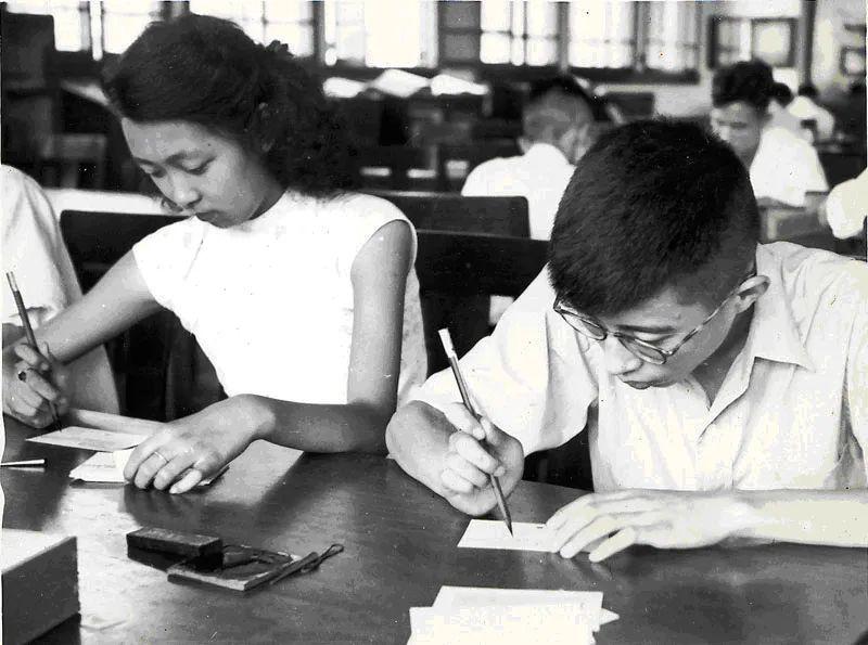 深圳学校历史AI教学